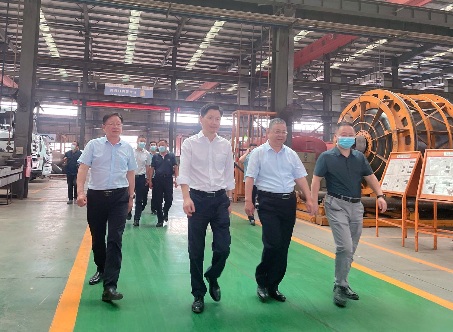 市委常委、常務(wù)副市長(zhǎng)甘國(guó)棟一行蒞臨楚勝汽車(chē)集團(tuán)調(diào)研